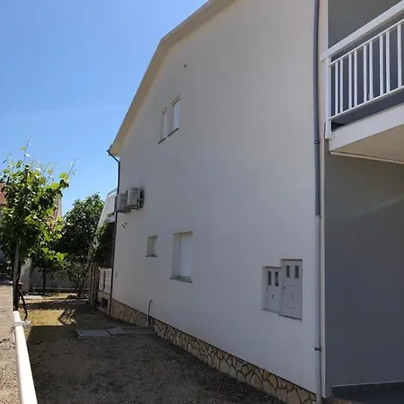 Apartmani Bolero - Obiteljski Odmor Vodice Exterior photo