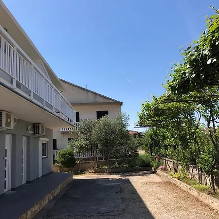 Apartmani Bolero - Obiteljski Odmor Vodice Exterior photo