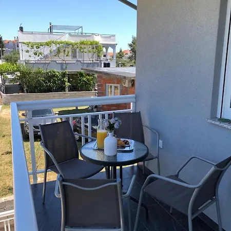 Apartmani Bolero - Obiteljski Odmor Vodice Exterior photo