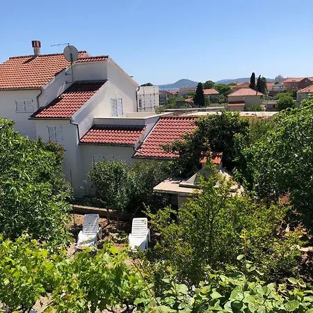 Apartmani Bolero - Obiteljski Odmor Vodice Exterior photo